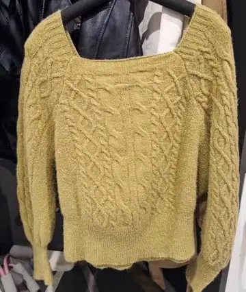 올리브 그린 케이블 니트 긴팔