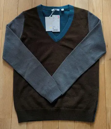 [ 유니클로 ] 캐시미어 바이컬러 여성용 스웨터 V넥