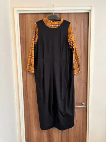 스트레치 소재의 블랙 점프수트