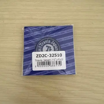 TravisJapan 'stravelers' 혜택 핀 배지