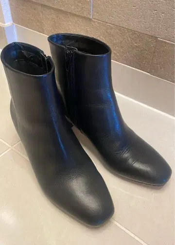 언타이틀 UNTITLE 블랙 숏부츠 중간 힐