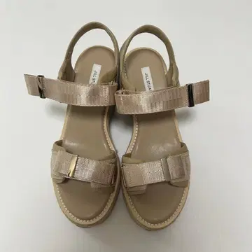 질 스튜어트 베이지 스트랩 샌들