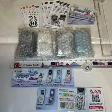 가챠의 그리운 옛날 휴대폰 마스코트 4종 세트입니다.