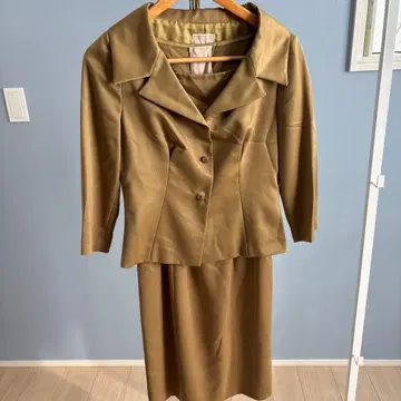 Sybilla 올리브 그린 자켓 스커트 셋업