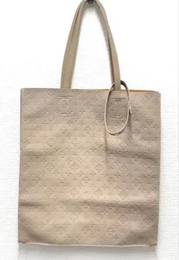 베이지 엠보싱 가공 숄더백