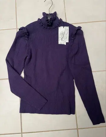 미사용 새상품 엠프리미어 튤 프릴 하이넥 스웨터 38