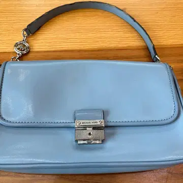 MICHAEL KORS 라이트 블루 숄더백