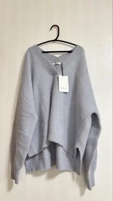 ROUGE VIF V넥 니트 라이트 블루