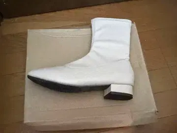 아이보리 지퍼 부츠 낮은 힐