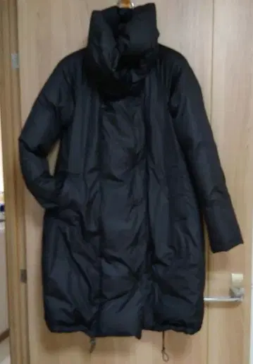 띠어리 럭스 블랙 롱 다운 자켓