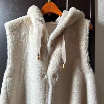 무스탕 후드 부착 리버서블 베스트