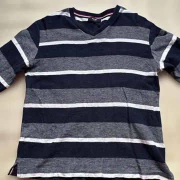 BEAMS HEART 네이비 화이트 스트라이프 V넥 M