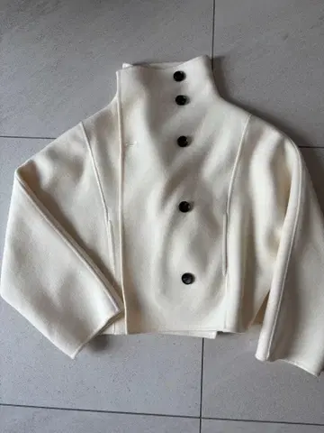 아뉴앙스 숏코트 화이트