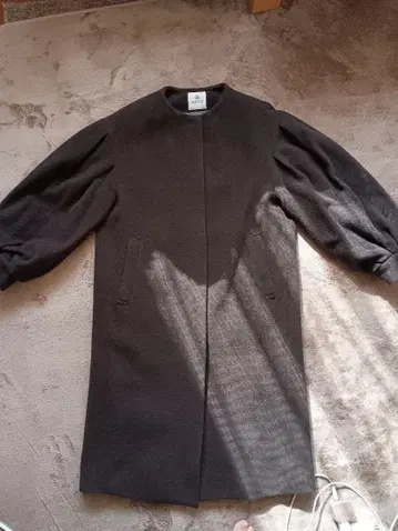 nano universe 다크 브라운 퍼프 슬리브 롱 코트