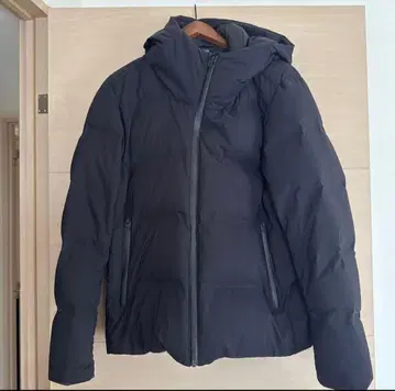 유니클로 L 심리스 다운 자켓 블랙