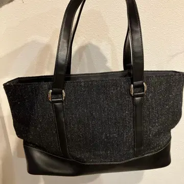 토트백 블랙과 그레이 트위드