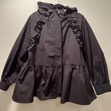 프릴 달린 블랙 마운틴 후드티