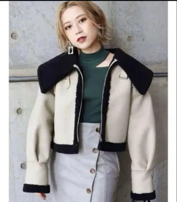 MURUA 아이보리 네이비 크롭 무스탕 코트