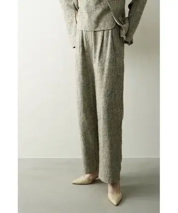 TWO TUCK TAPERED PANTS CLANE