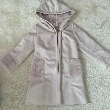 프로포션 바디 드레싱 옅은 핑크 무스탕 코트