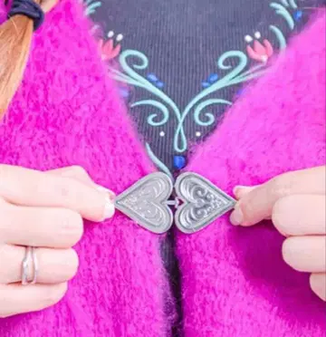 디즈니 겨울왕국 안나 모티브 브로치