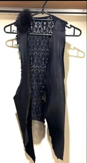 hyde 착용 if 가죽 베스트 sindbaad