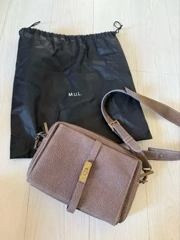 새상품급 MUL 브라운 숄더백 주름 엠보