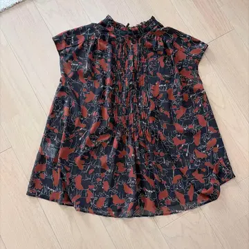 루니 꽃무늬 슬리브리스 블라우스 사이즈 36