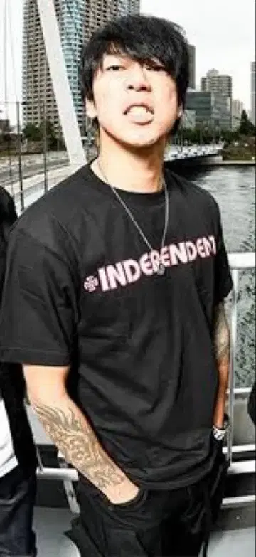 호소미 타케시 착용 인디펜던트 T셔츠 L