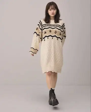 웨이브 라인 니트 원피스 (IVORY)