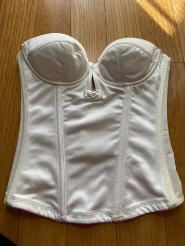 브라이달리움 뮤 뷔스티에 B65