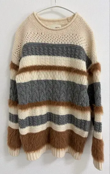 릴리 브라운 스트라이프 퍼 니트 스웨터