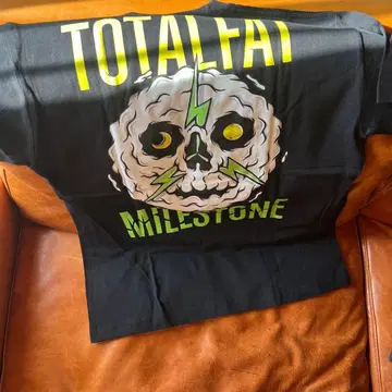 TOTALFAT 스컬 디자인 T셔츠 L 사이즈