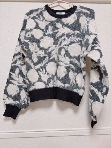 index 플라워 패턴 스웨터 미사용 새상품