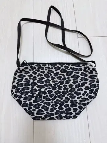 에르베샤 펠리에 팬서 블랑 숄더백