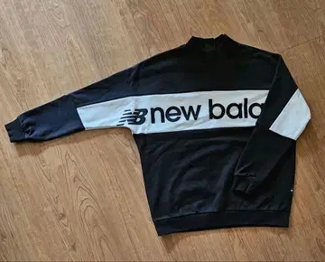 NEW BALANCE 로고 모크넥 맨투맨
