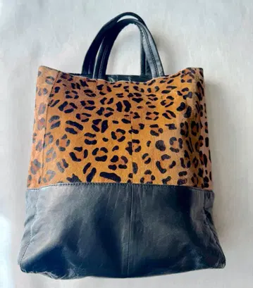 레오파드 무늬 블랙 가죽 토트백