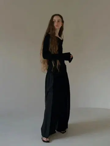 에트레토쿄 비대칭 넥 니트 풀오버