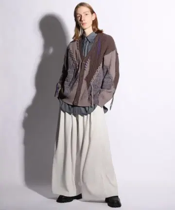 HARE 스티치 절개 니트 가디건 브라운