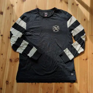 TRIUMPH DGR 프레데릭 롱 슬리브 TOP L 사이즈