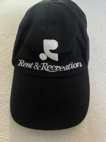 Rest & Recreation 자수 블랙 캡
