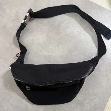 완판템 ZARA 남성용 블랙 바디백