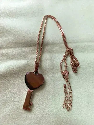 하트 모양 열쇠 모티브 목걸이