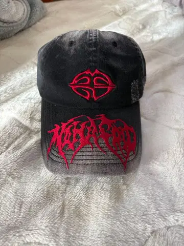 MAHAGRID 데미지 가공 블랙 자수 캡