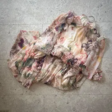 꽃무늬 프릴 셔링 원피스