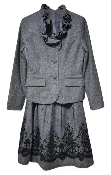 새상품급 프릴 옷깃이 귀여운 짙은 그레이 셋업 수트