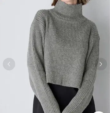 미사용 완판템 ur's (유어즈) 하이넥 크롭 플레어 리브 니트