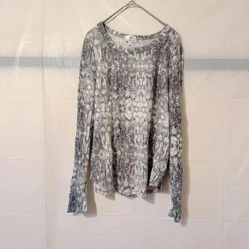 새상품급 SOCIALITE 스네이크 패턴 긴팔 T셔츠 [ S ] 따뜻한