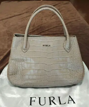 FURLA 베이지 크로커다일풍 토트백