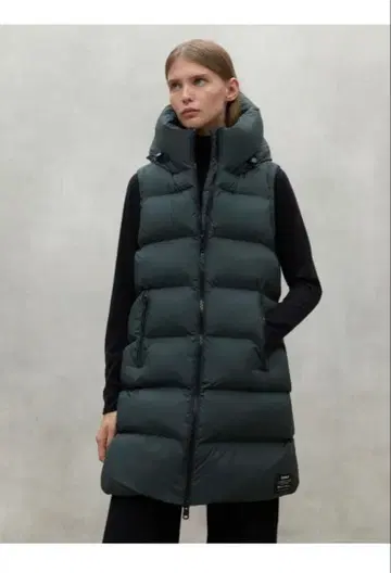 원가 39,600엔 Ecoalf 후드 부착 다운 베스트 카키